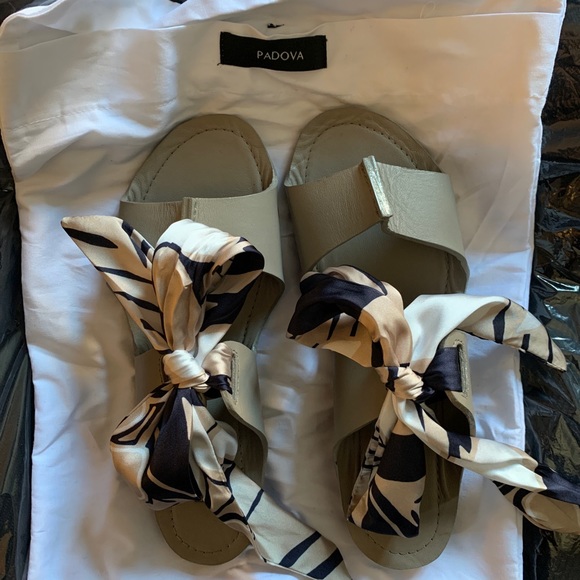 Sandals - Picture 1 of 3